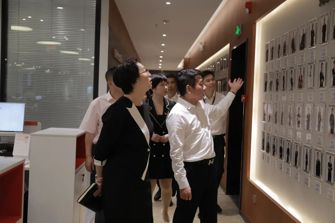 深圳市羅湖區區委組織部、筍崗街道黨工委等領導蒞臨華一世紀指導黨建工作(圖3) image.png