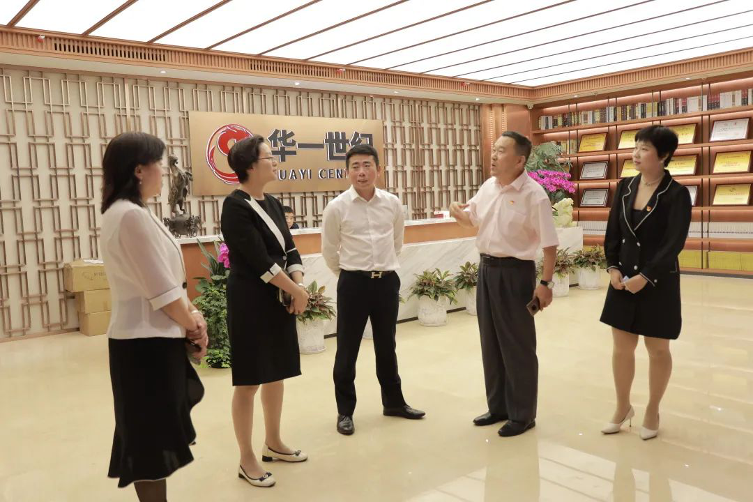 深圳市羅湖區區委組織部、筍崗街道黨工委等領導蒞臨華一世紀指導黨建工作(圖5) image.png